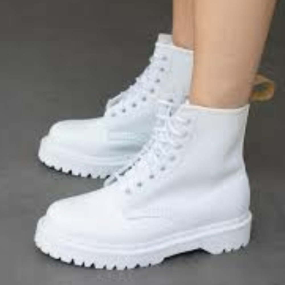 Dr. Martens White Leather BootsDescriptionDr. Martens1460 Mono leather bootsF - Picture 14 of 17